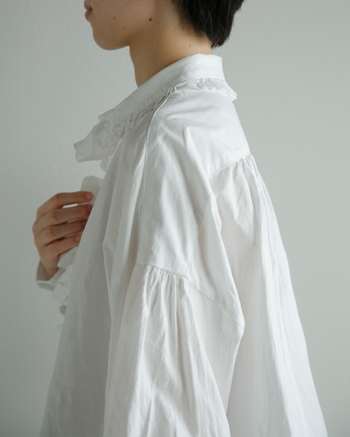 TOUJOURS(�g�D�W���[)�R�b�g���g���v�����[���c�C�� �t�������C�h�V���c Bishop Sleeve Ruffle Wide Shirt am45us01