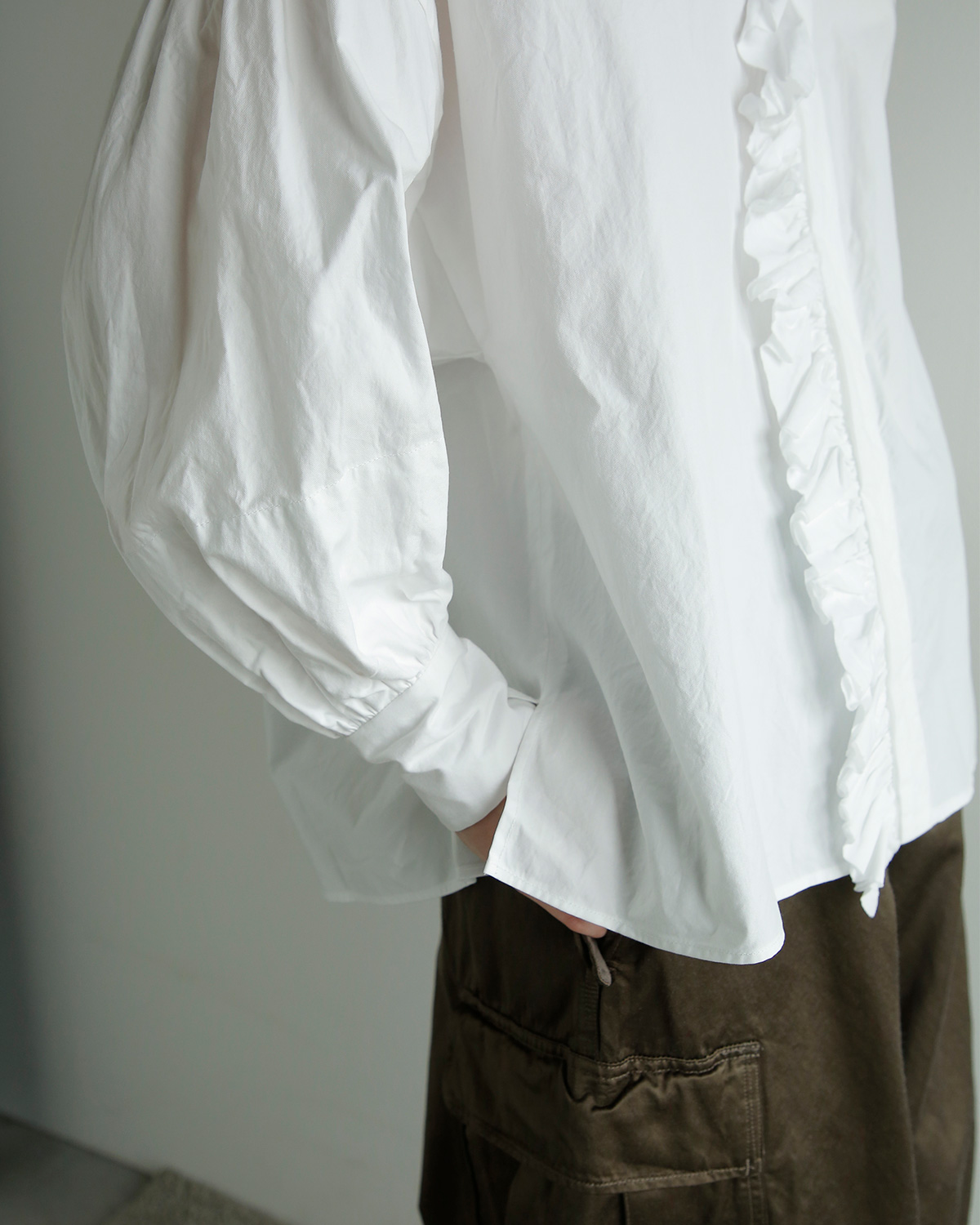 TOUJOURS(�g�D�W���[)�R�b�g���g���v�����[���c�C�� �t�������C�h�V���c Bishop Sleeve Ruffle Wide Shirt am45us01