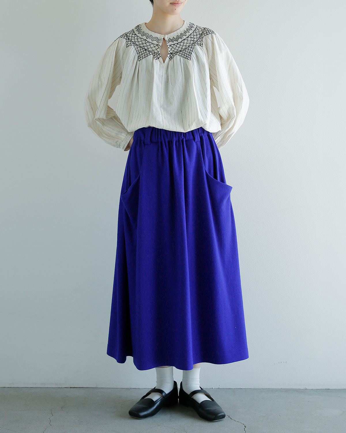 atelier naruse(アトリエナルセ)ウール ポンチ ギャザー スカート
