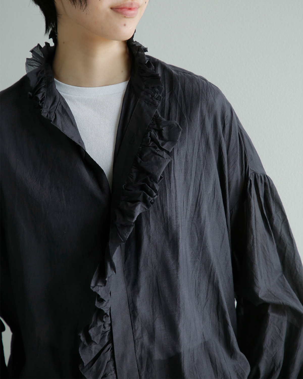 TOUJOURS(�g�D�W���[)�f�B�t�@�����g�J�E���g �R�b�g���V���N �J�f�B �t�����V���c Band Collar Bishop Sleeve Ruffle Shirt jm45fs01