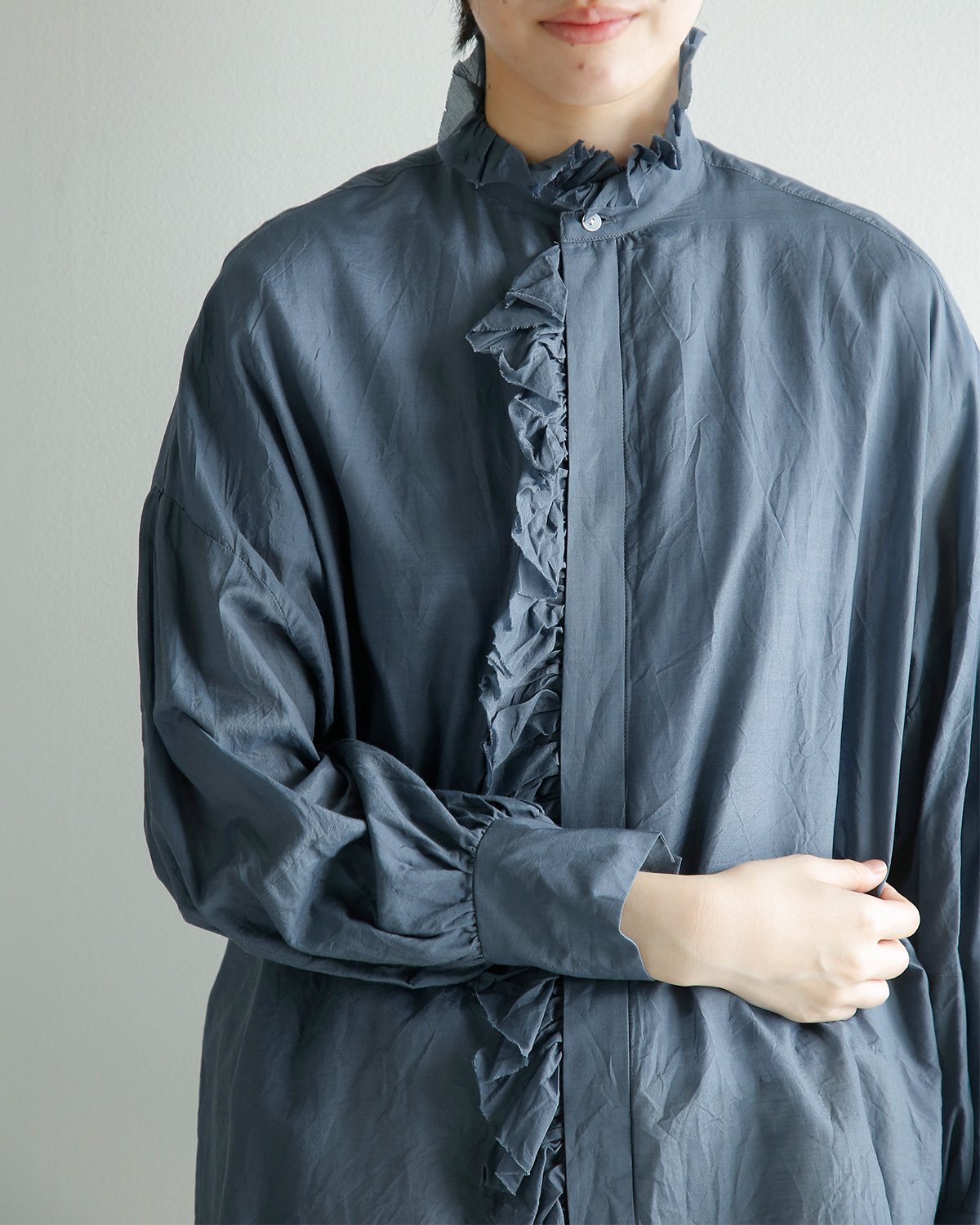 TOUJOURS(�g�D�W���[)�f�B�t�@�����g�J�E���g �R�b�g���V���N �J�f�B �t�����V���c Band Collar Bishop Sleeve Ruffle Shirt jm45fs01