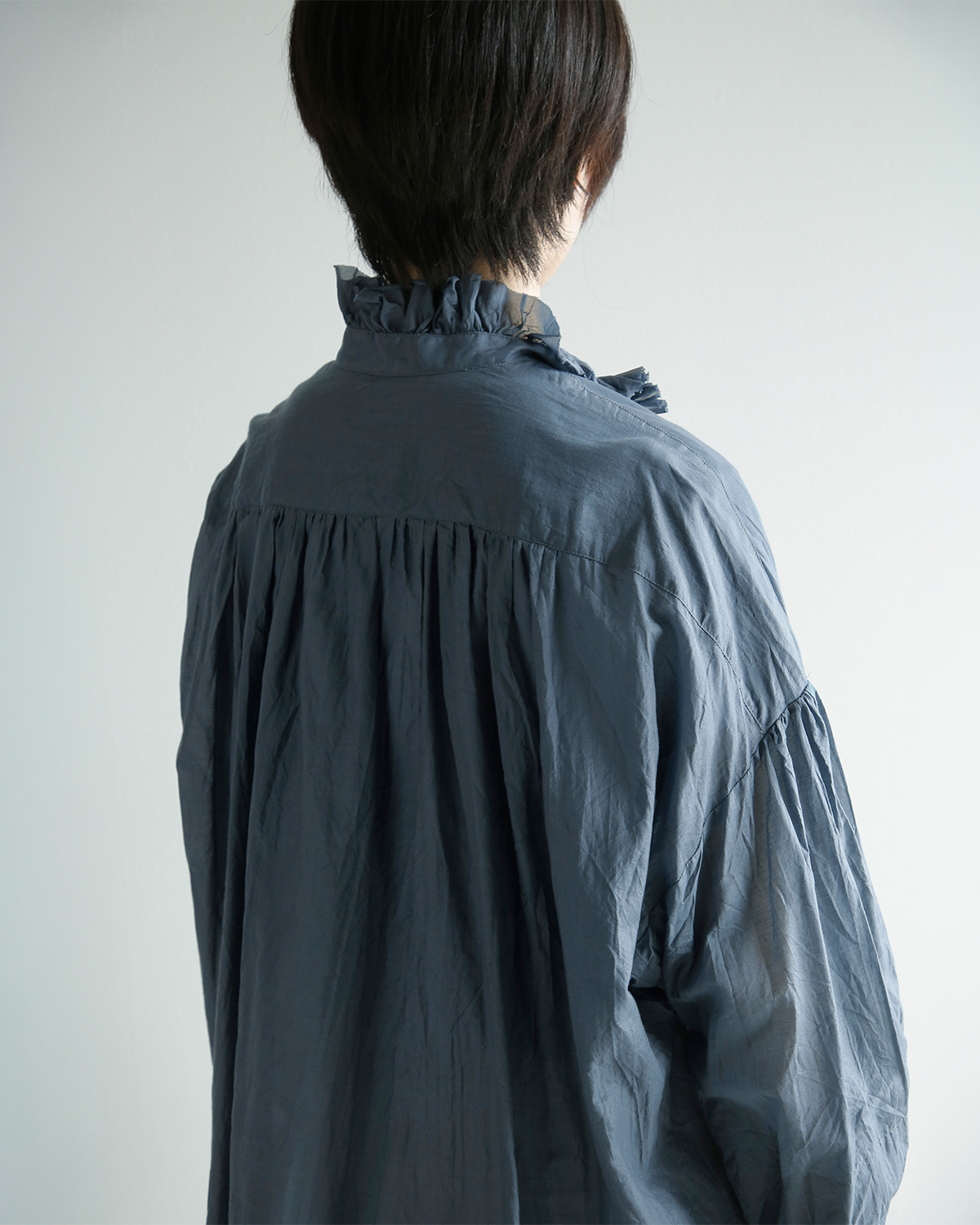 TOUJOURS(�g�D�W���[)�f�B�t�@�����g�J�E���g �R�b�g���V���N �J�f�B �t�����V���c Band Collar Bishop Sleeve Ruffle Shirt jm45fs01