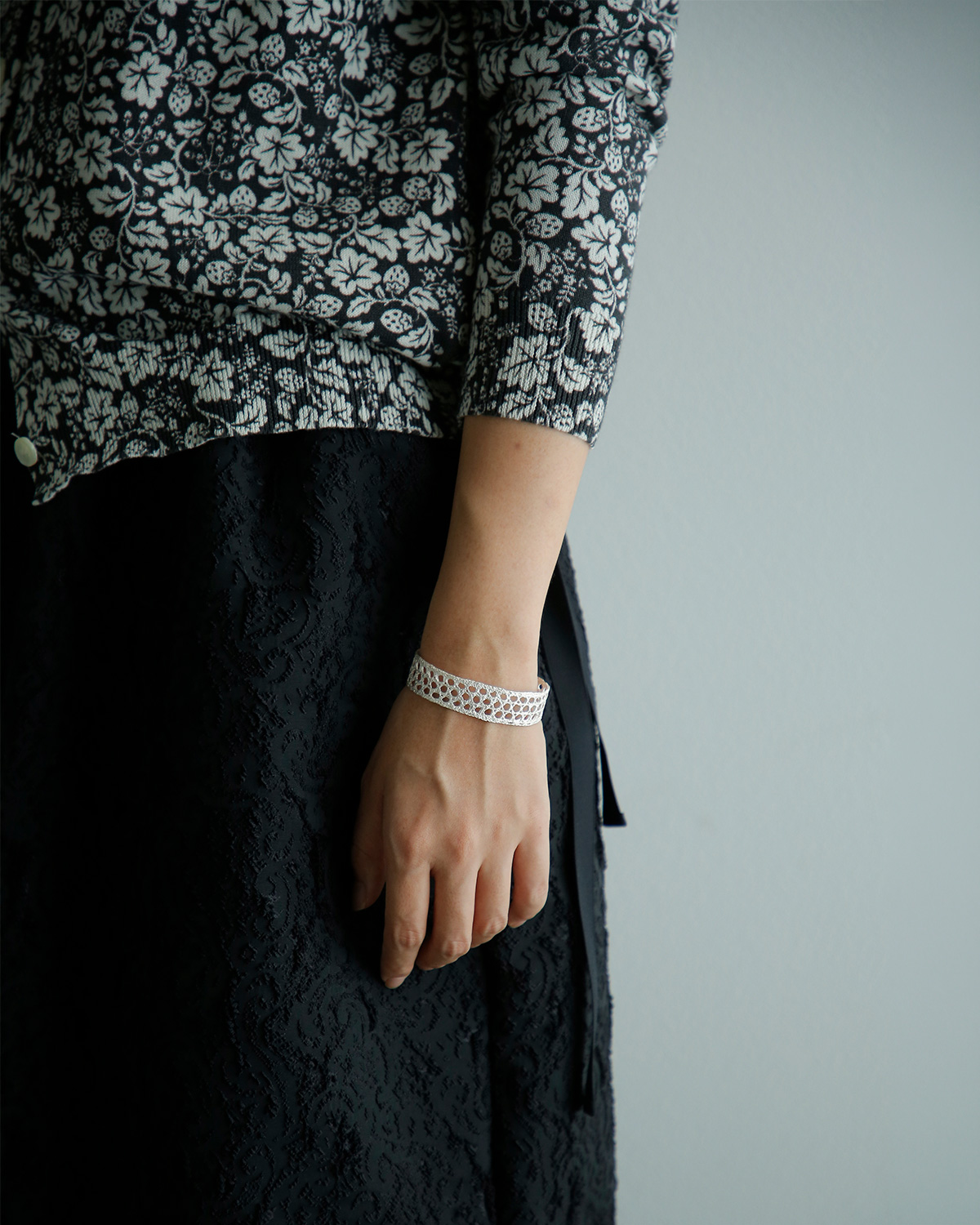 MAISON RUBUS.(���]�����[�o�X)���R���N�V���� �V���o�[ ���[�X �o���O�� L �grecollection lace bangle L�h re-002