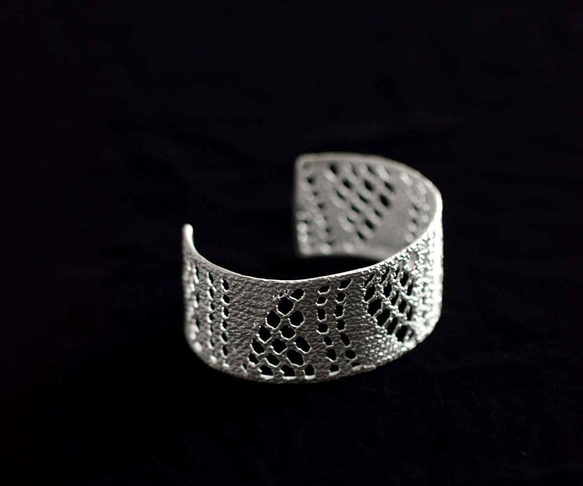 MAISON RUBUS.(���]�����[�o�X)���R���N�V���� �V���o�[ ���[�X �o���O�� 2L �grecollection lace bangle 2L�h re-020