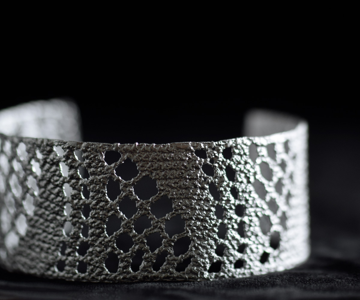 MAISON RUBUS.(���]�����[�o�X)���R���N�V���� �V���o�[ ���[�X �o���O�� 2L �grecollection lace bangle 2L�h re-020