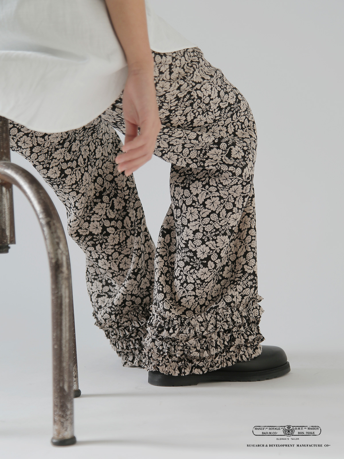 R & D.M.Co- オールドマンズテーラー ワイルドベリー フリル パンツ