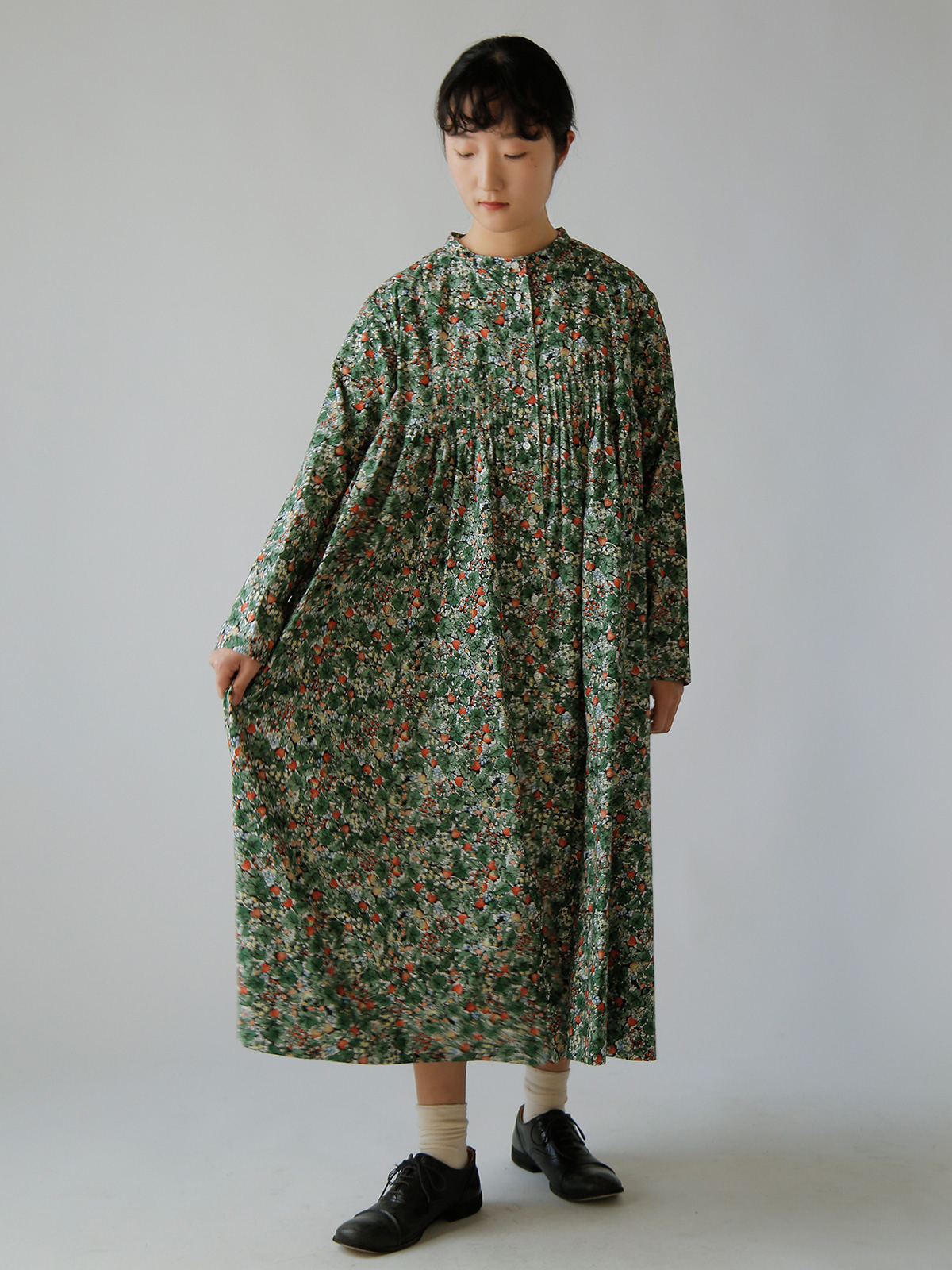 R & D.M.Co-(�I�[���h�}���Y�e�[���[)���C���h�x���[ �t�B�[���h ���[�� �s���^�b�N �h���X WILD BERRY FIELD LAWN PIN TUCK DRESS 7875