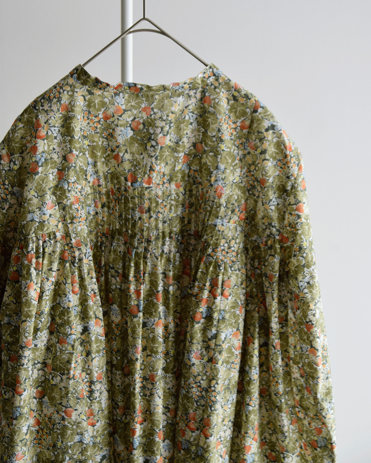 R & D.M.Co-(�I�[���h�}���Y�e�[���[)���C���h�x���[ �t�B�[���h ���[�� �s���^�b�N �h���X WILD BERRY FIELD LAWN PIN TUCK DRESS 7875