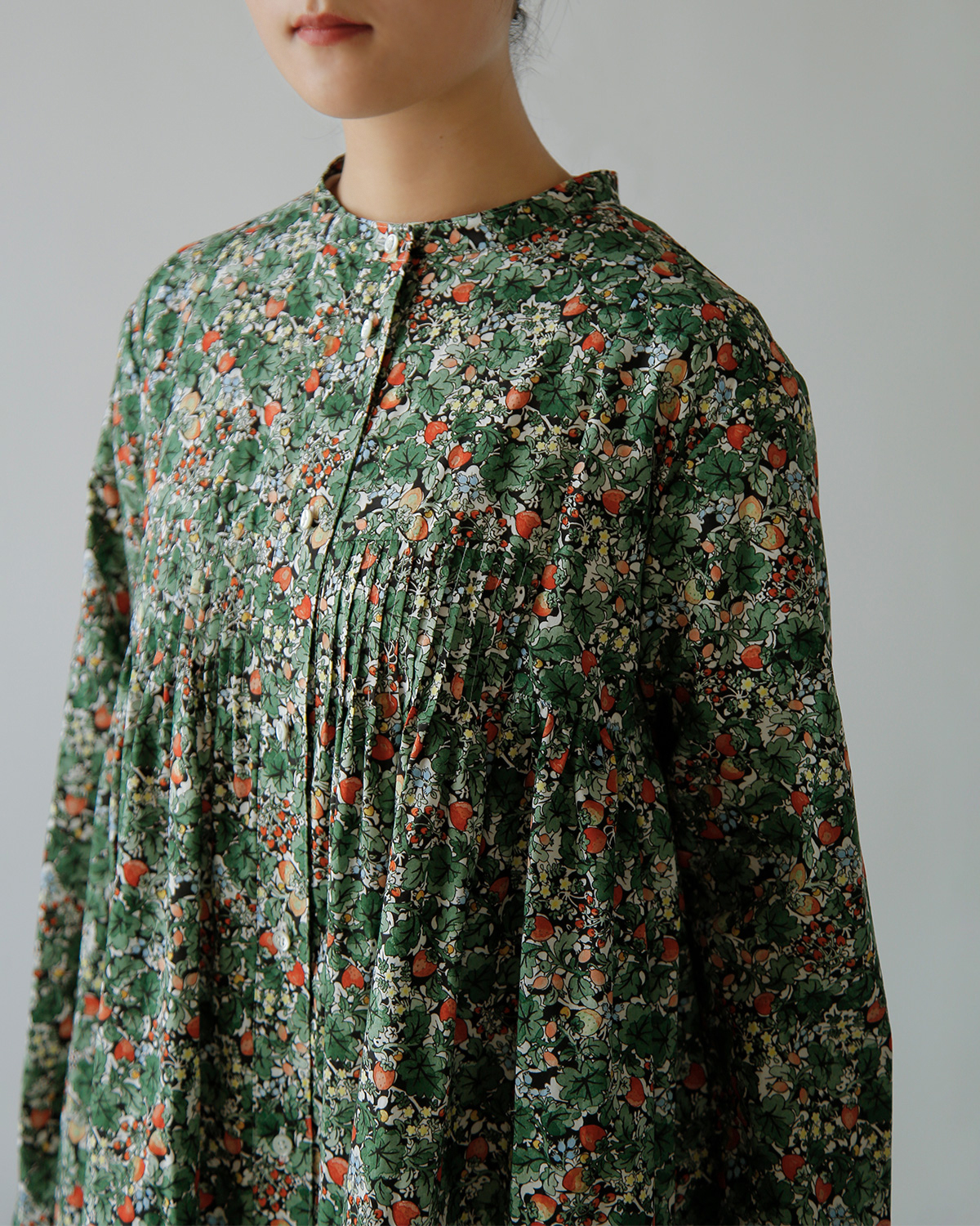 R & D.M.Co-(�I�[���h�}���Y�e�[���[)���C���h�x���[ �t�B�[���h ���[�� �s���^�b�N �h���X WILD BERRY FIELD LAWN PIN TUCK DRESS 7875