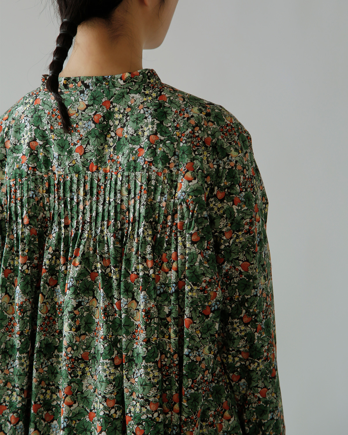 R & D.M.Co-(�I�[���h�}���Y�e�[���[)���C���h�x���[ �t�B�[���h ���[�� �s���^�b�N �h���X WILD BERRY FIELD LAWN PIN TUCK DRESS 7875