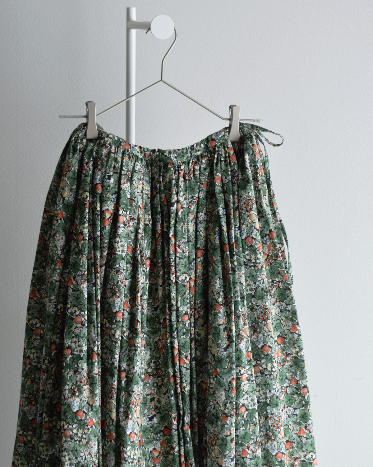 R & D.M.Co-(�I�[���h�}���Y�e�[���[)���C���h�x���[ �t�B�[���h ���[�� �M���U�[ �X�J�[�g WILD BERRY FIELD LAWN GATHER SKIRT 7876