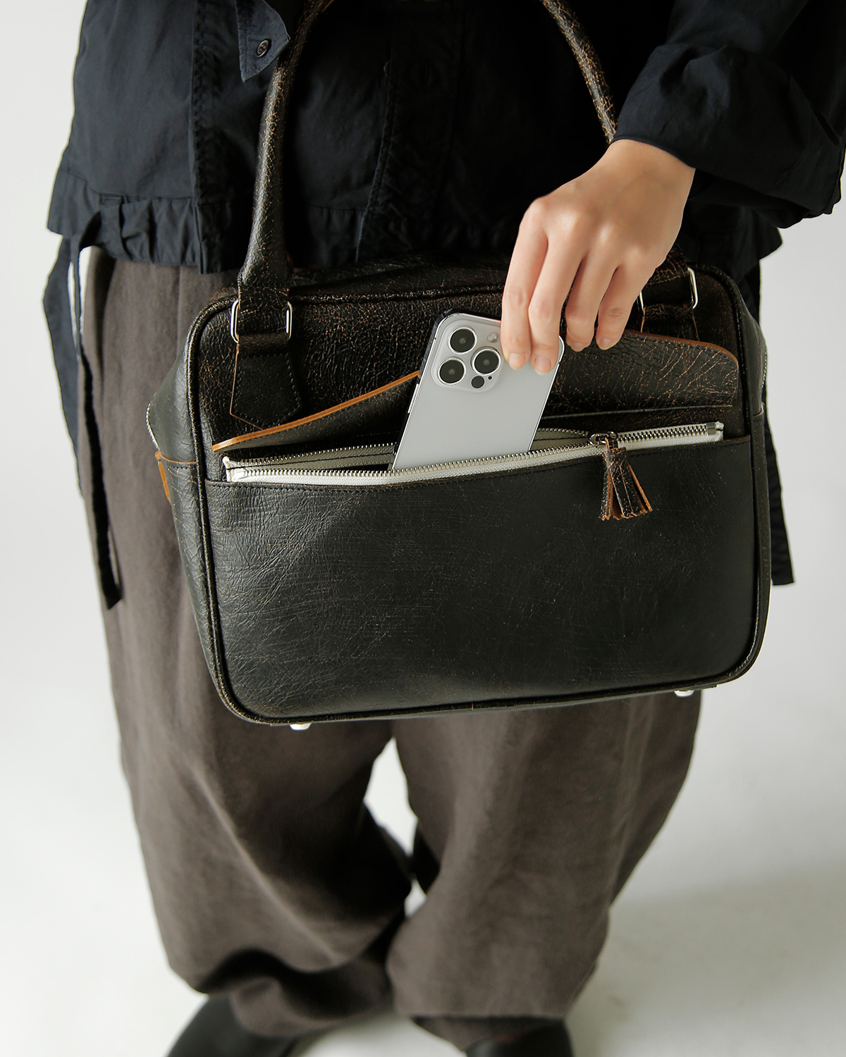 R & D.M.Co-(�I�[���h�}���Y�e�[���[)�N���b�L���O �J�E���U�[ �{�X�g���o�b�O CRACKING LEATHER BOSTON BAG 7905