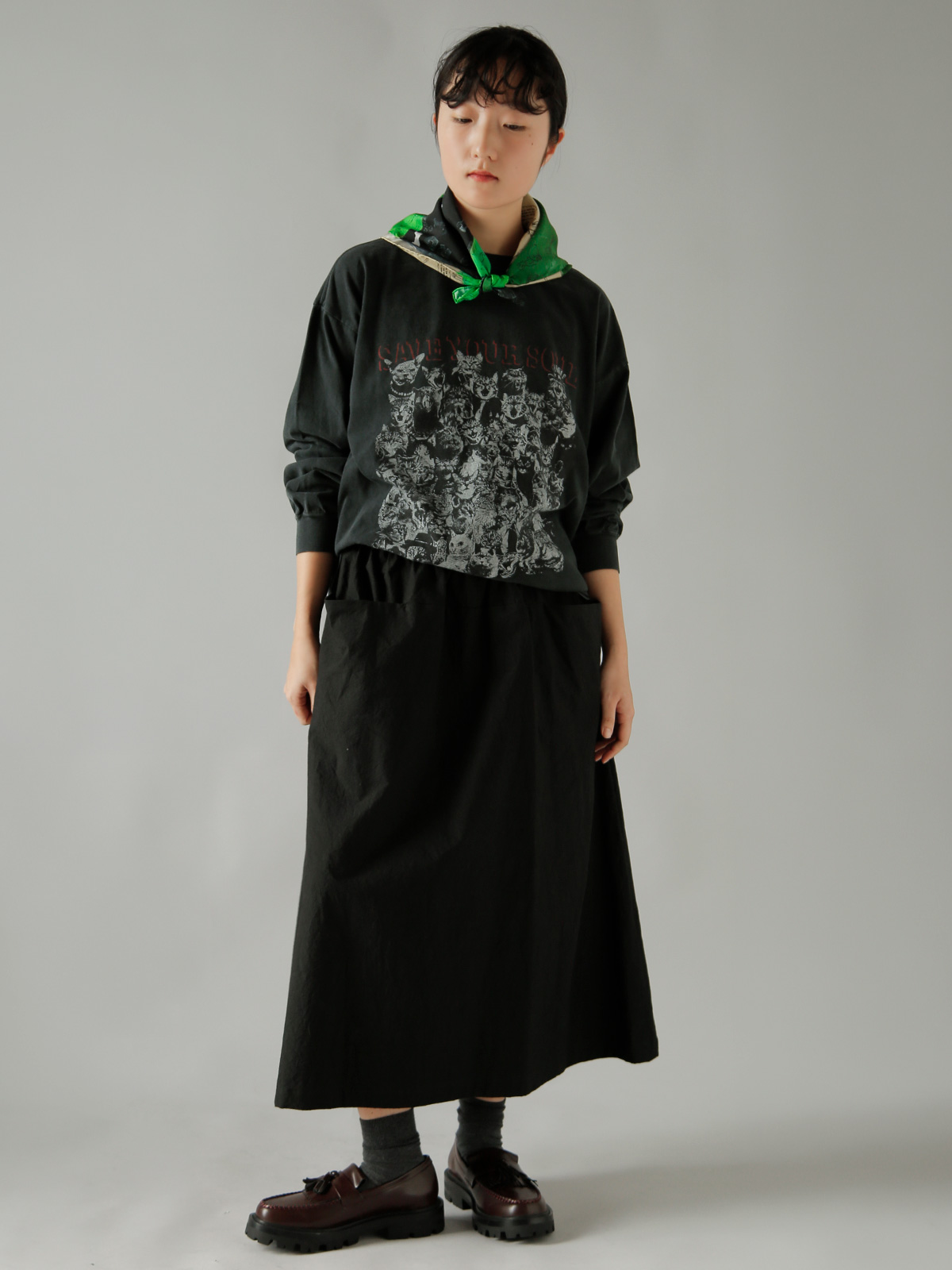 R & D.M.Co-(�I�[���h�}���Y�e�[���[)�V���N ���U�C�N �O���t�B�e�B �X�J�[�t MOSAIC GRAFFITI SCARF 7966