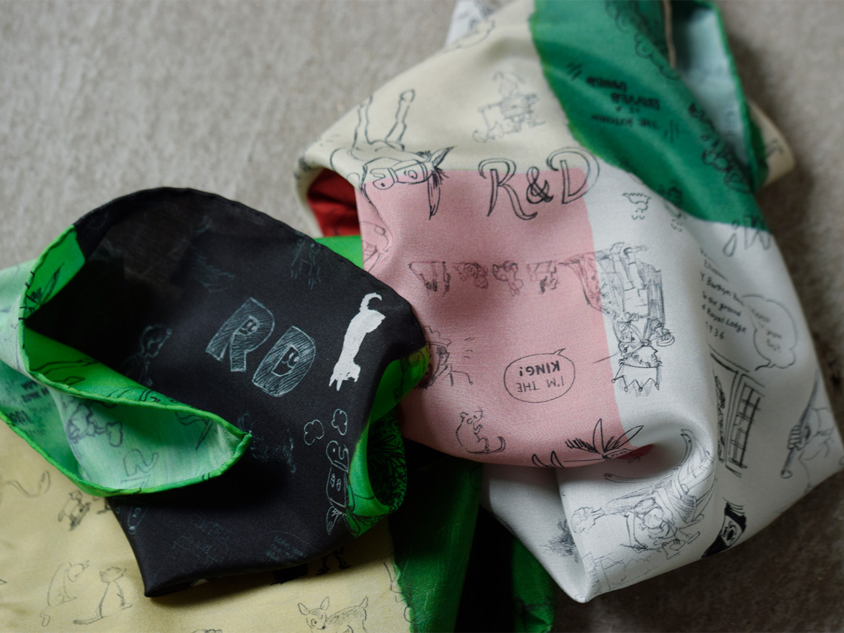 R & D.M.Co-(�I�[���h�}���Y�e�[���[)�V���N ���U�C�N �O���t�B�e�B �X�J�[�t MOSAIC GRAFFITI SCARF 7966