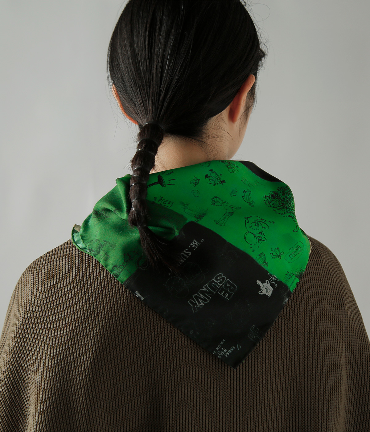 R & D.M.Co-(�I�[���h�}���Y�e�[���[)�V���N ���U�C�N �O���t�B�e�B �X�J�[�t MOSAIC GRAFFITI SCARF 7966