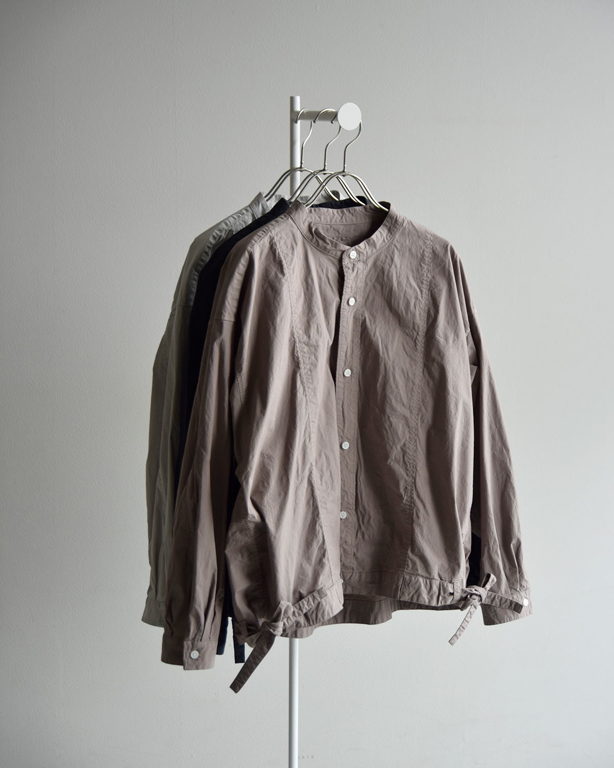 TOUJOURS(�g�D�W���[)�K�[�����g�_�C �I�[�K�j�b�N�R�b�g�� �X�g���b�`�|�v���� �V���c �gSide String Blouson Shirt�h am44rs01