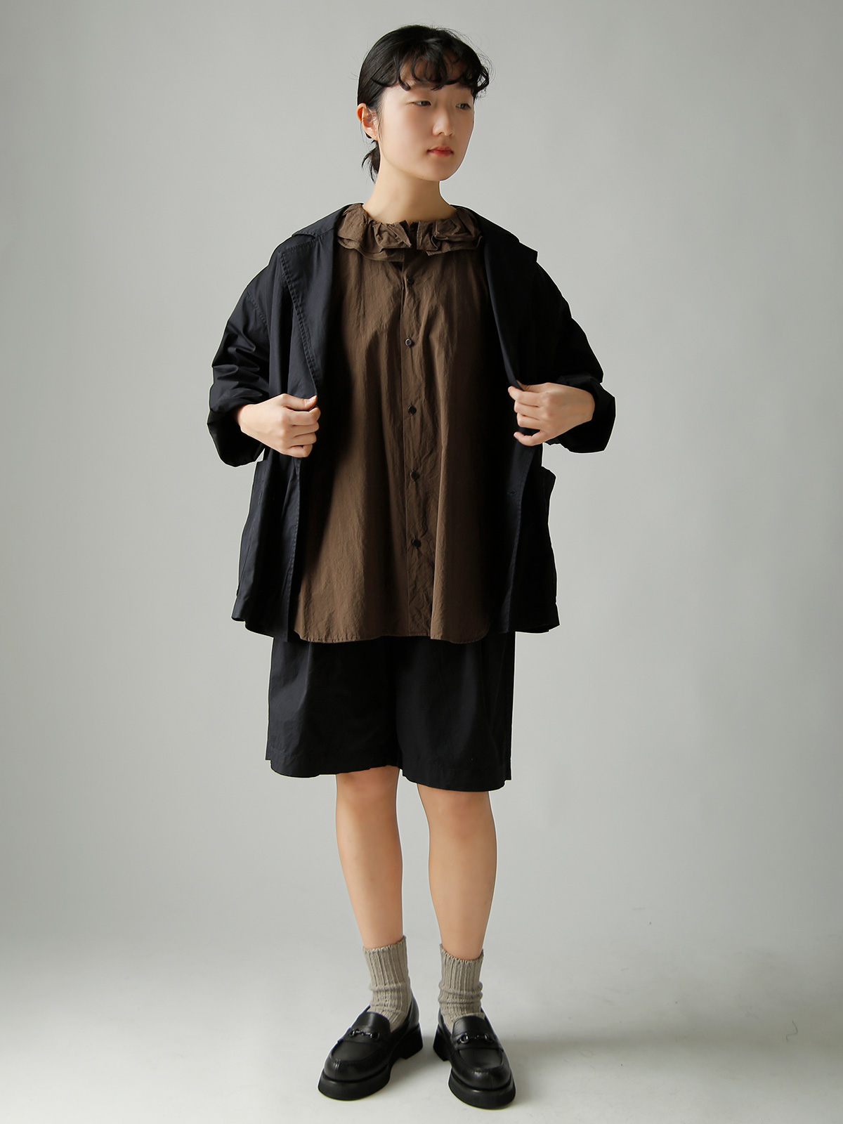 TOUJOURS(�g�D�W���[)�t�@�C�����[���R�b�g�� ���b�t���J���[ �X���[�u���X �V���c �gRuffle Collar Sleeveless Shirt�h mm44hs02