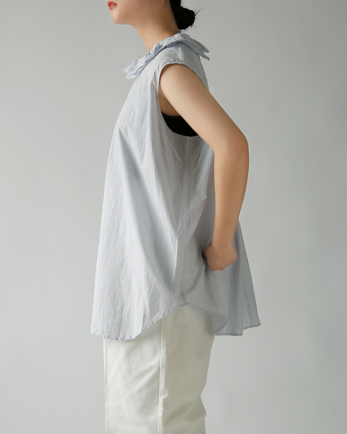 TOUJOURS(�g�D�W���[)�t�@�C�����[���R�b�g�� ���b�t���J���[ �X���[�u���X �V���c �gRuffle Collar Sleeveless Shirt�h mm44hs02