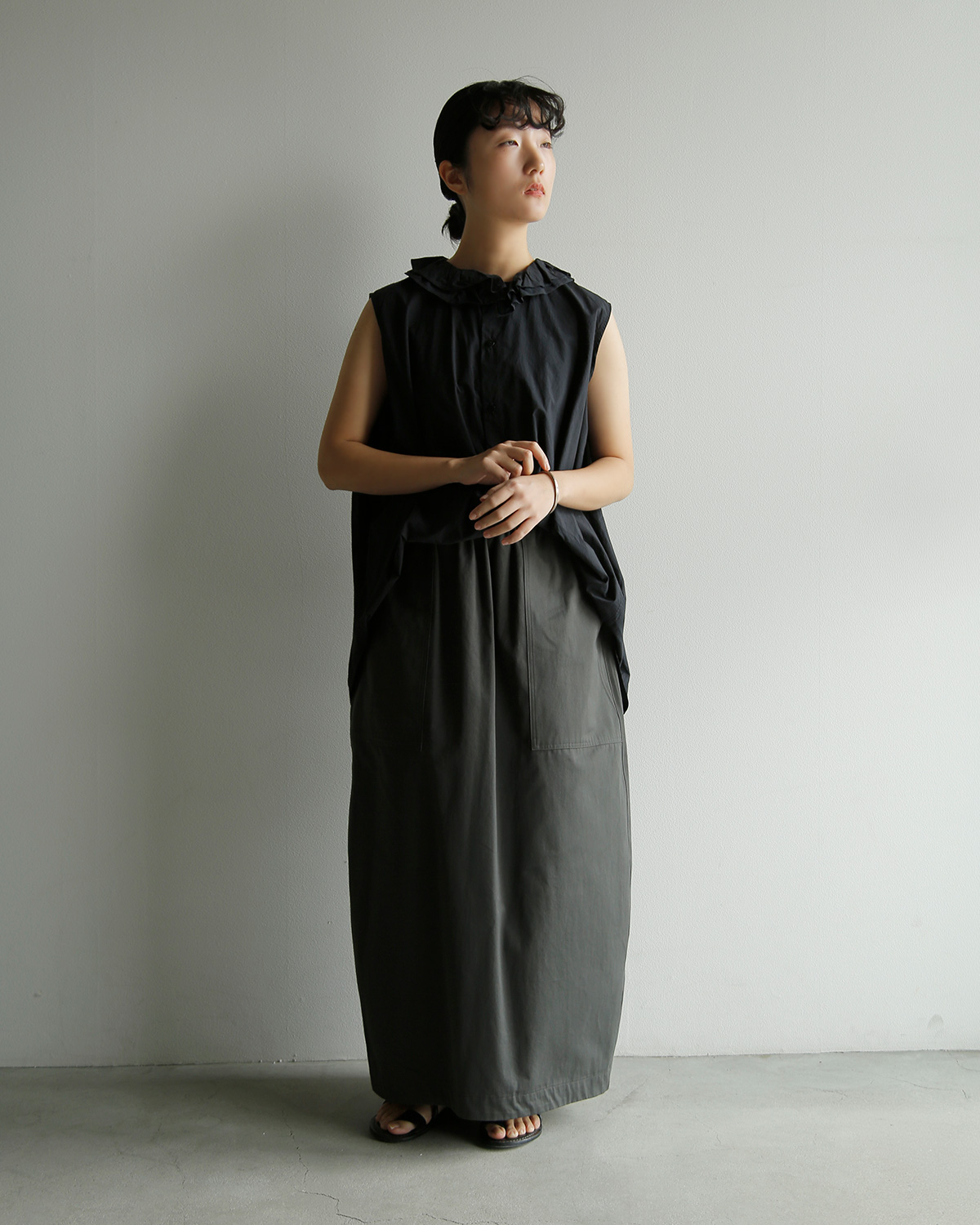 TOUJOURS(�g�D�W���[)�t�@�C�����[���R�b�g�� ���b�t���J���[ �X���[�u���X �V���c �gRuffle Collar Sleeveless Shirt�h mm44hs02