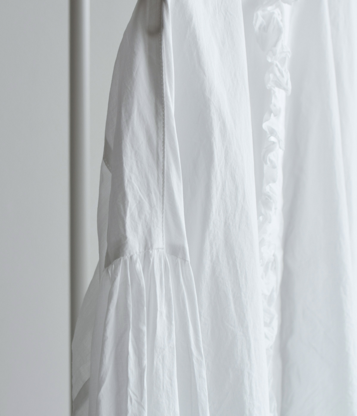 TOUJOURS(�g�D�W���[)�X�[�p�[�t�@�C���J�E���g�R�b�g�� �V���c �gBand Collar Bishop Sleeve Ruffle Shirt�h mm44ms01