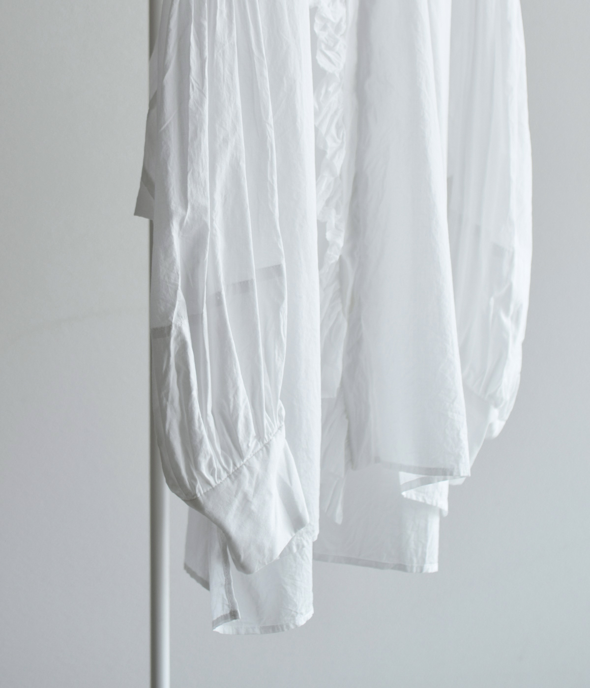 TOUJOURS(�g�D�W���[)�X�[�p�[�t�@�C���J�E���g�R�b�g�� �V���c �gBand Collar Bishop Sleeve Ruffle Shirt�h mm44ms01