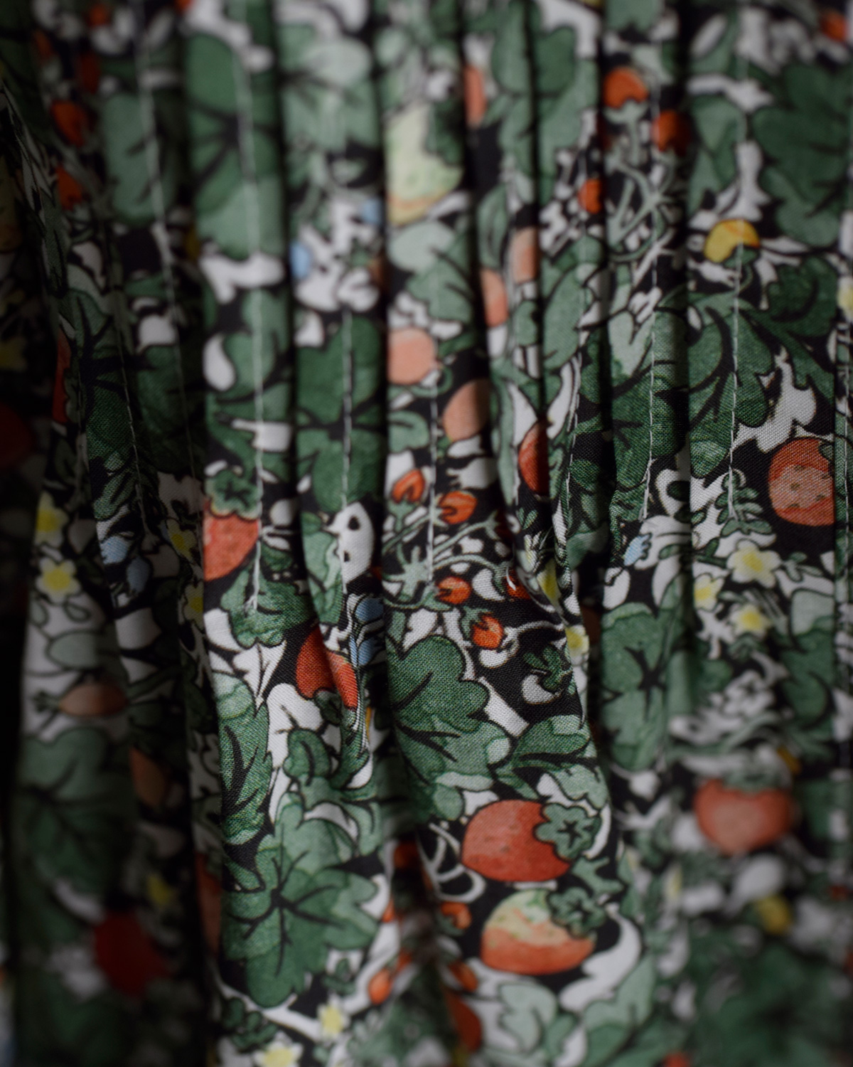 R & D.M.Co-(�I�[���h�}���Y�e�[���[)���C���h�x���[ �t�B�[���h ���[�� �s���^�b�N �h���X WILD BERRY FIELD LAWN PIN TUCK DRESS 7875