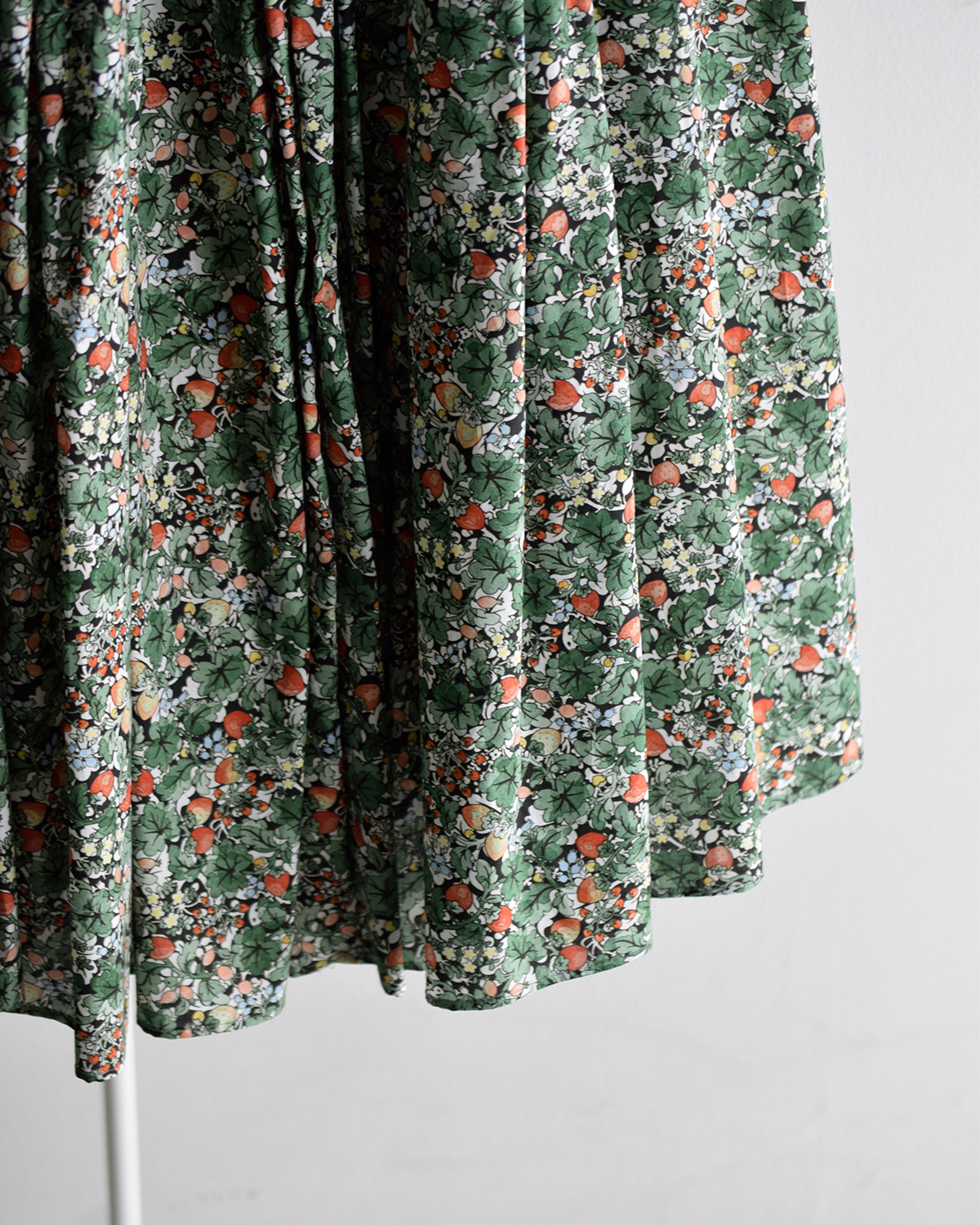 R & D.M.Co-(�I�[���h�}���Y�e�[���[)���C���h�x���[ �t�B�[���h ���[�� �M���U�[ �X�J�[�g WILD BERRY FIELD LAWN GATHER SKIRT 7876