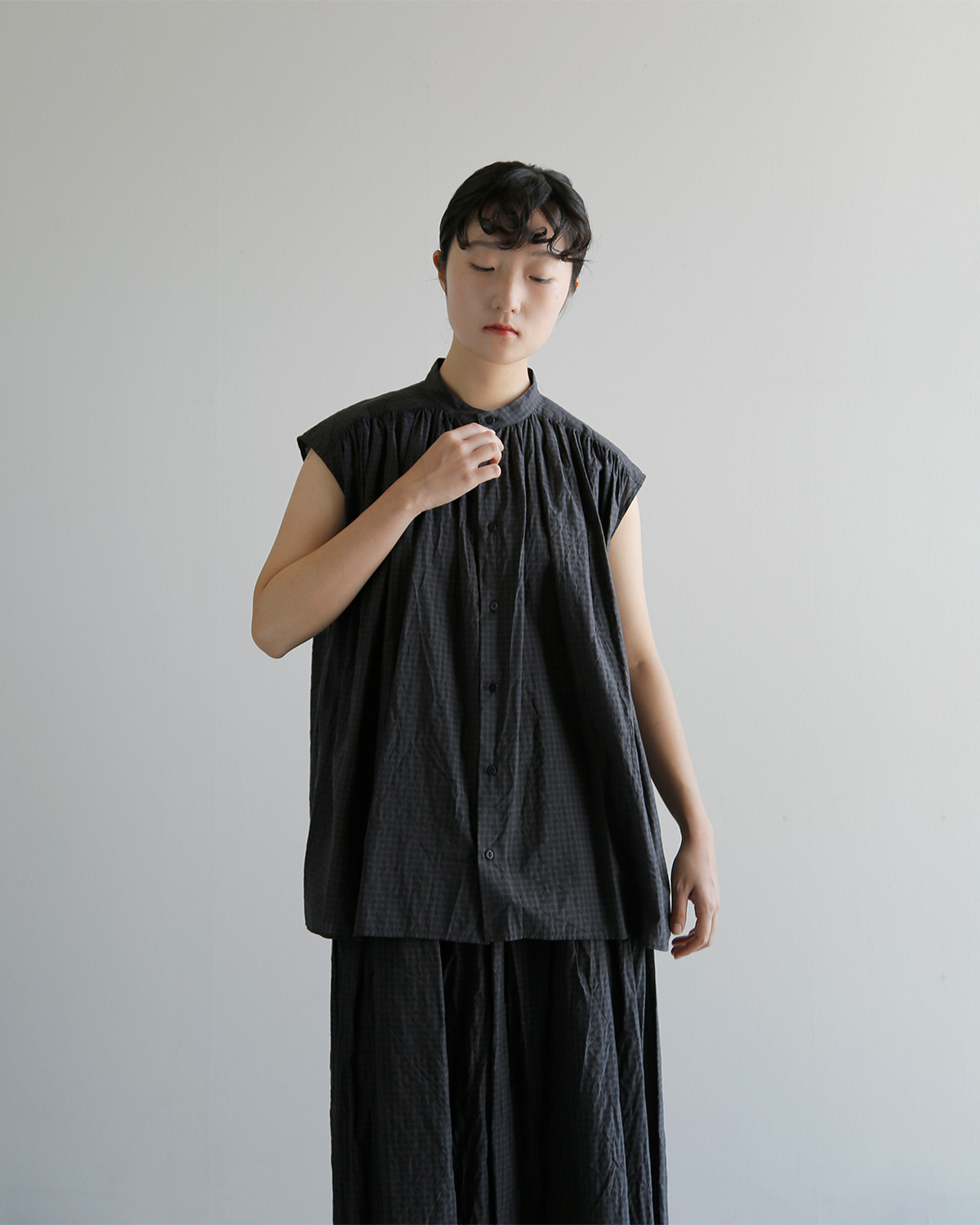 TOUJOURS(�g�D�W���[)�R�b�g���V���N �^�b�^�\�[���`�F�b�N �V���c �gPleated Sleeveless Long Shirt�h qm44gs02