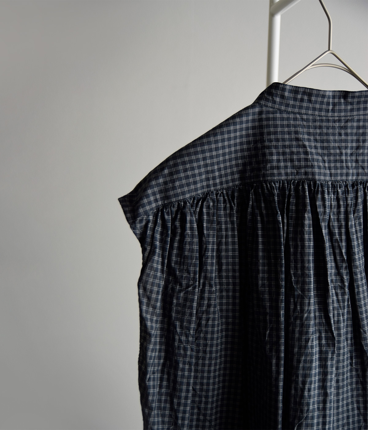 TOUJOURS(�g�D�W���[)�R�b�g���V���N �^�b�^�\�[���`�F�b�N �V���c �gPleated Sleeveless Long Shirt�h qm44gs02