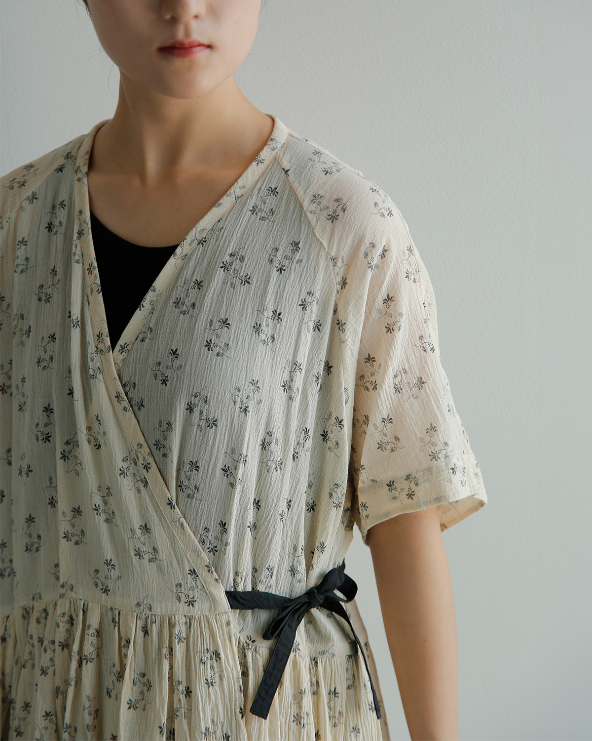 TOUJOURS(�g�D�W���[)�t�@�C���R�b�g���K�[�[ �s�O�����g�t���[�����v�����g �h���X �gHalf Sleeve Pleated Cache-coeur Dress�h tm44ld05