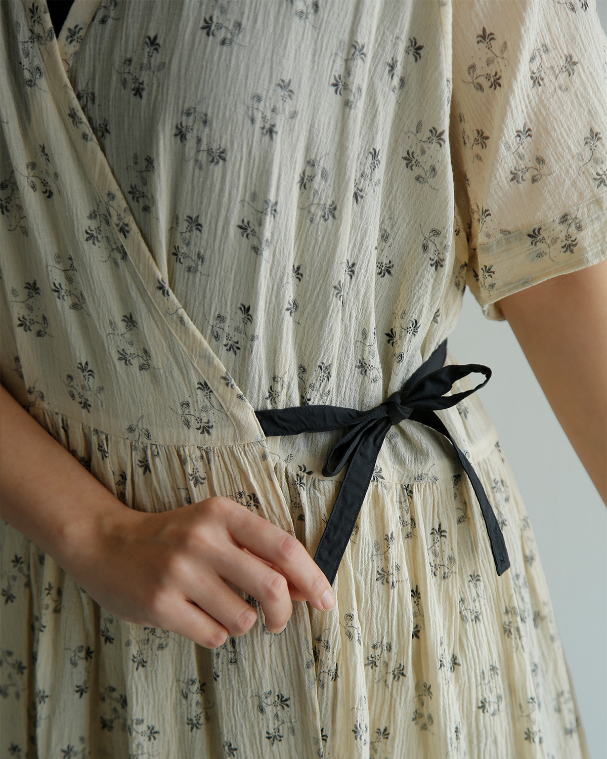 TOUJOURS(�g�D�W���[)�t�@�C���R�b�g���K�[�[ �s�O�����g�t���[�����v�����g �h���X �gHalf Sleeve Pleated Cache-coeur Dress�h tm44ld05