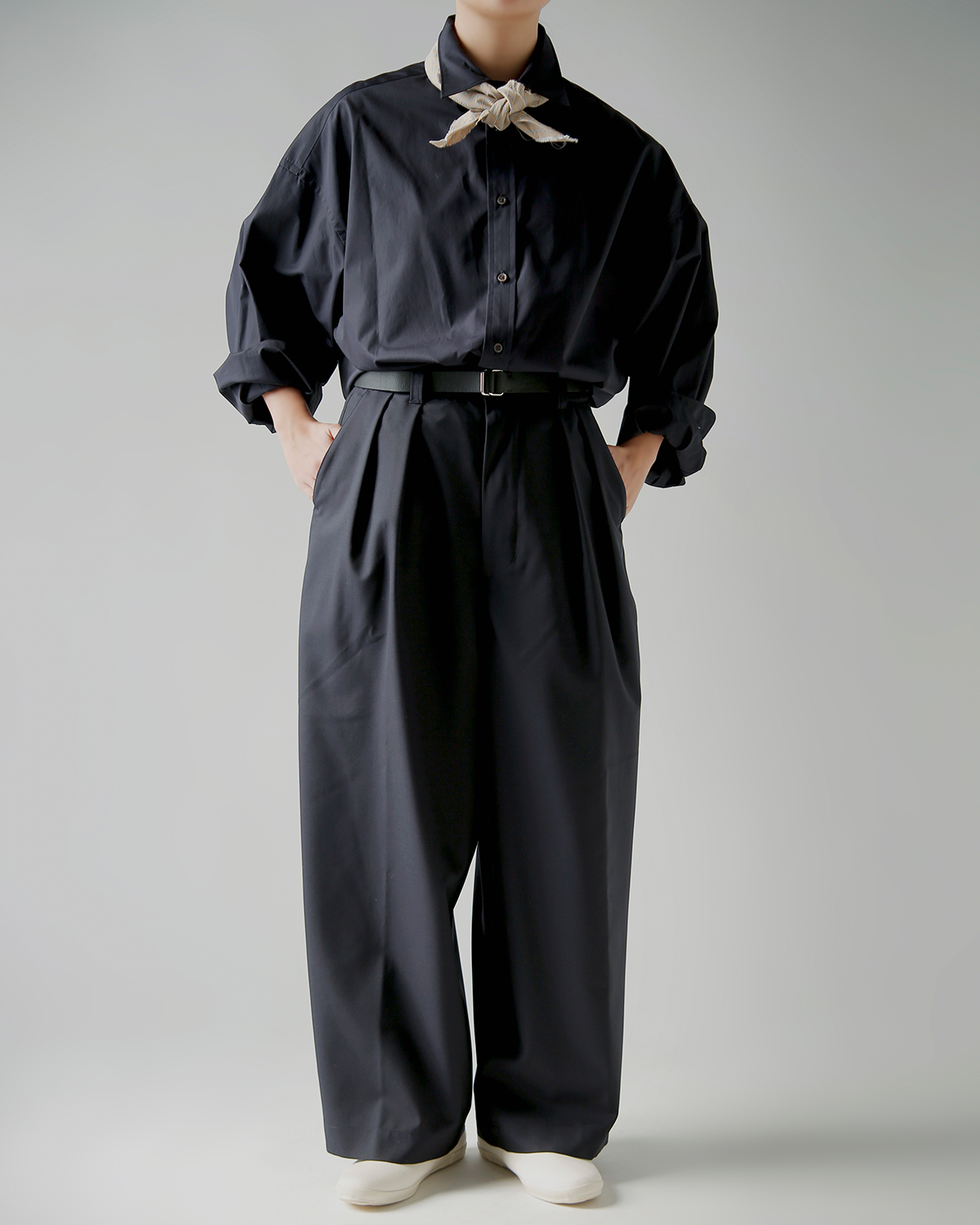 TOUJOURS(�g�D�W���[)SUPER120s�g���s�J���E�[�� �p���c �g2 In-pleat Baggy Pants�h ym44ap03