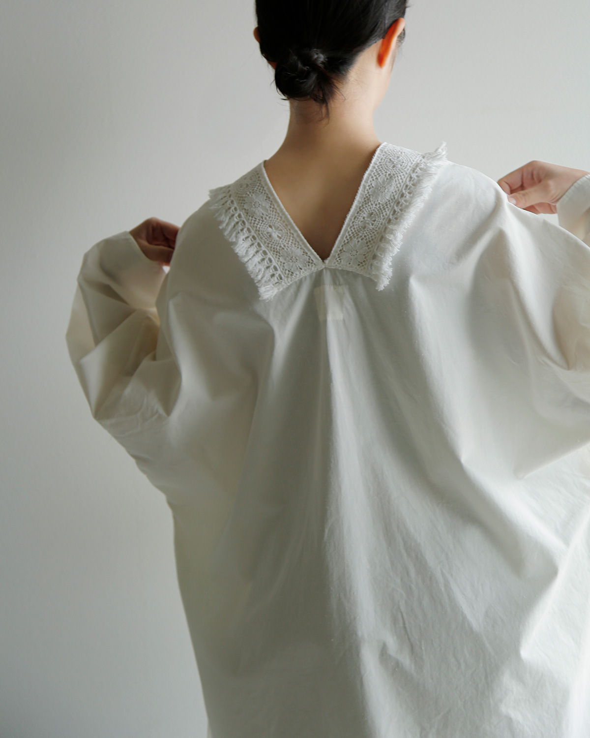 TOUJOURS(�g�D�W���[)�X�[�y���A���E�R�b�g�����B���e�[�W�V�[�e�B���O �|���`�� �gFringe Lace Poncho�h ym44bs05