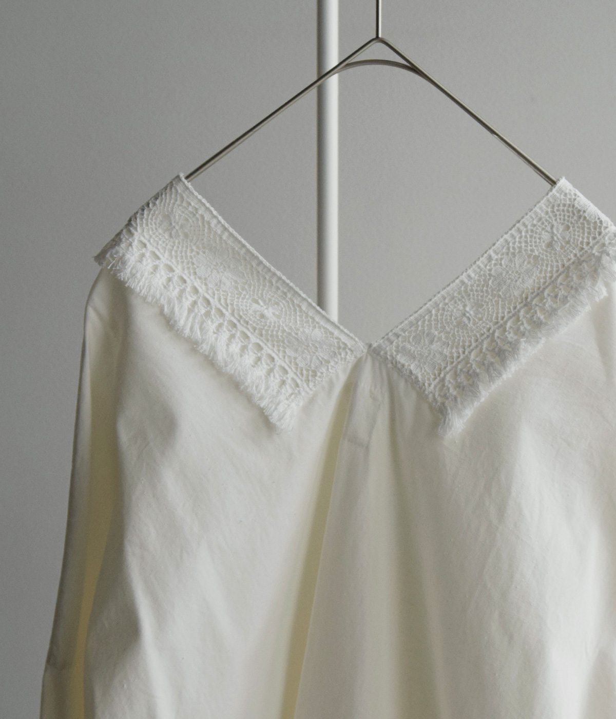 TOUJOURS(�g�D�W���[)�X�[�y���A���E�R�b�g�����B���e�[�W�V�[�e�B���O �|���`�� �gFringe Lace Poncho�h ym44bs05