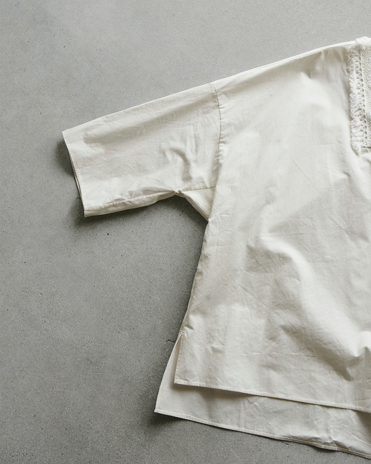 TOUJOURS(�g�D�W���[)�X�[�y���A���E�R�b�g�����B���e�[�W�V�[�e�B���O �|���`�� �gFringe Lace Poncho�h ym44bs05