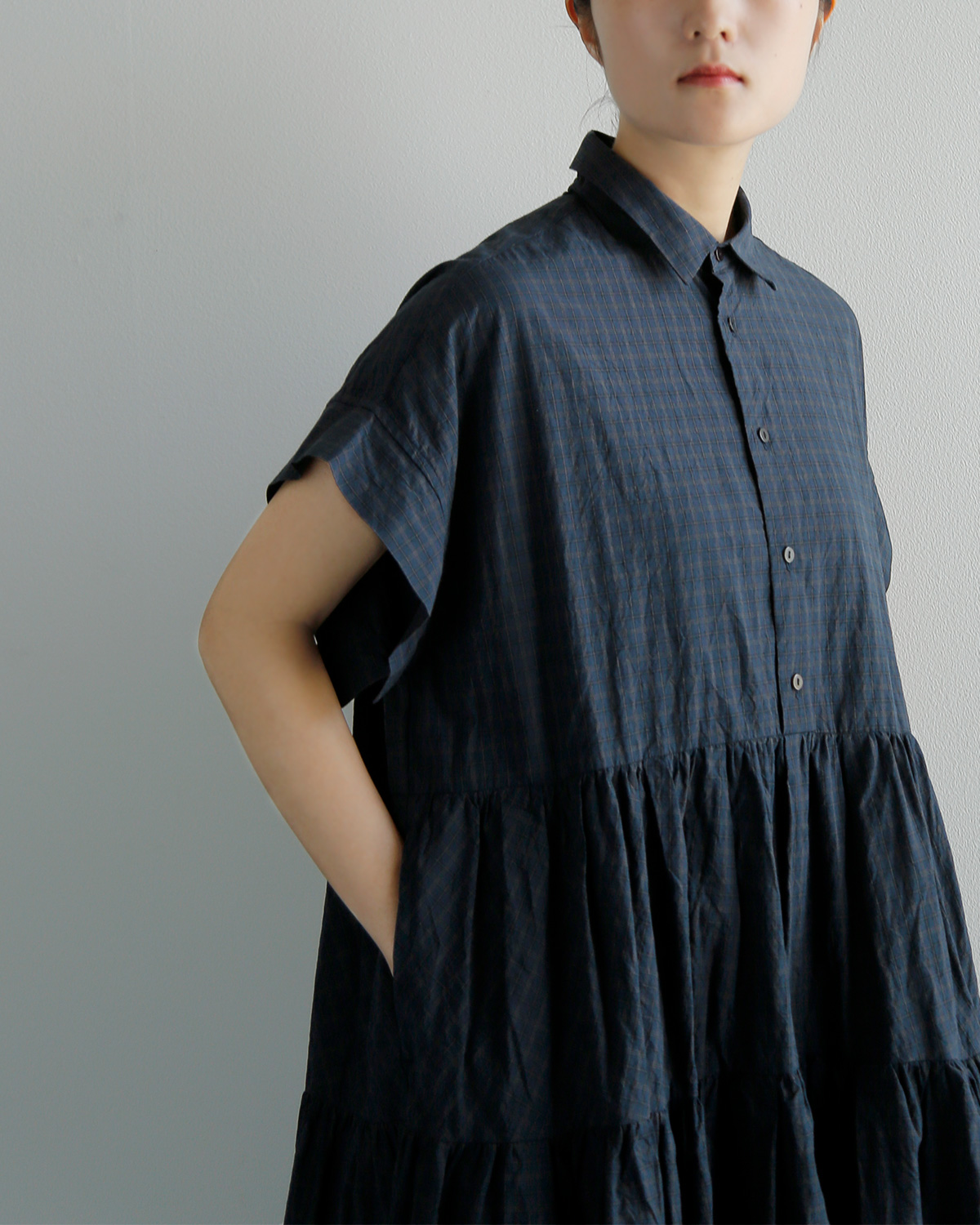 TOUJOURS(�g�D�W���[)�n�[�h�E�H�b�V���R�b�g�� �^�b�^�[�\�[���`�F�b�N �V���c�h���X �gBand Sleeve Tiered Shirt Dress�h ym44td05