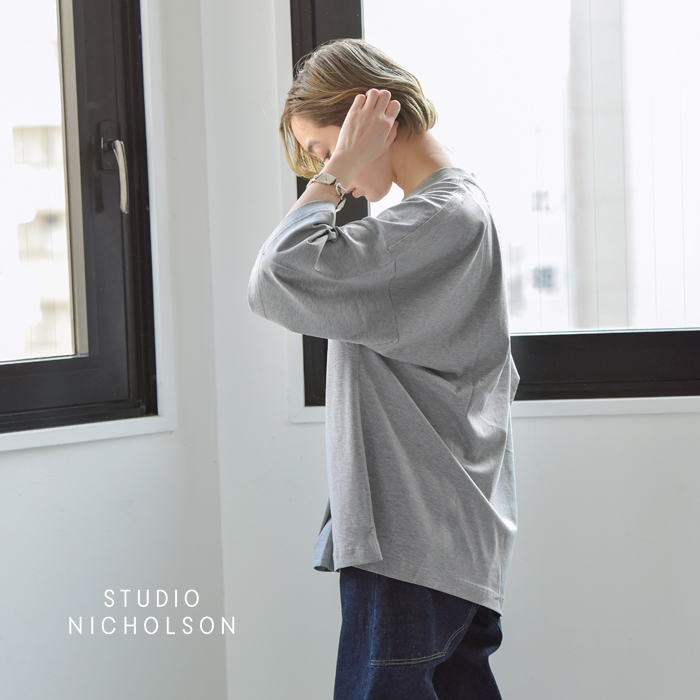 【2022ss新作】STUDIO NICHOLSON(スタジオ ニコルソン), コットンイージーフィットショートスリーブTシャツ“PIU”  snm-088-fn