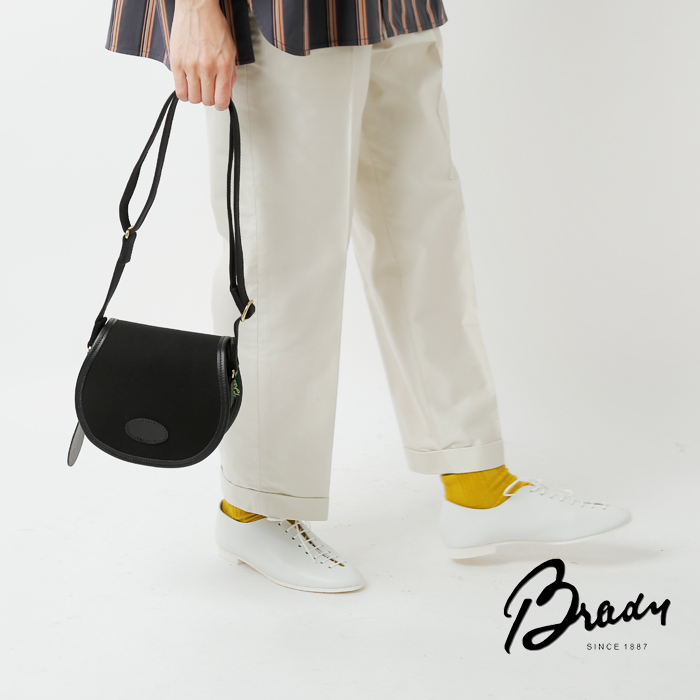 ショルダーバック(最終価格)Brady ショルダーバック (値札付き)