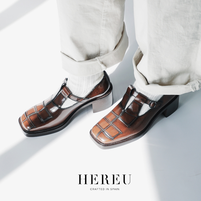 ☆】HEREU ヘリュー ブラッシュドレザー Tバーヒール ストラップ