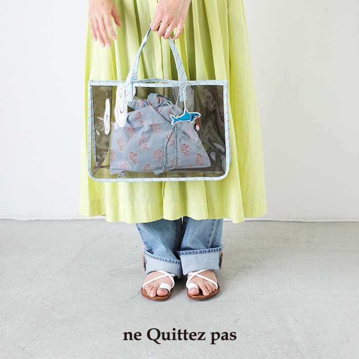 ne Quittez pas(ヌキテパ)巾着バッグモチーフキーホルダー付きPVCトートバッグ“PVCToteBagWithDrawstringBagAndCharm”012041bl1el