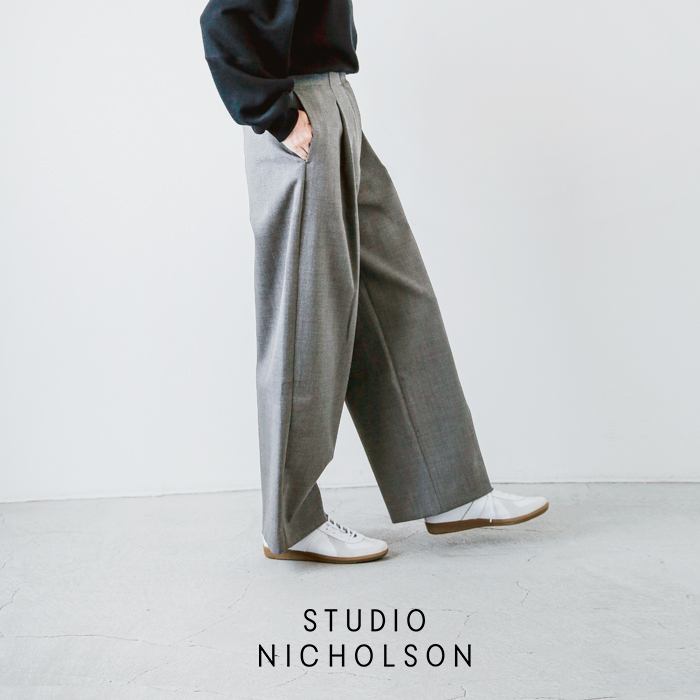 STUDIO NICHOLSON スタジオ ニコルソン ボリューム アンクル クロップド パンツ “DEEP PLEAT VOLUME ANKLE  CROP” snw-1370-ms 2024aw新作 レディース【サイズ交換初回無料】 | Piu di aranciato(ピウディアランチェート)