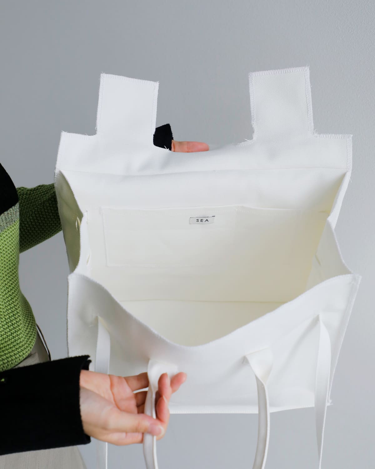 SEA(シー)キャンバスパロディーバッグMサイズ 110106334