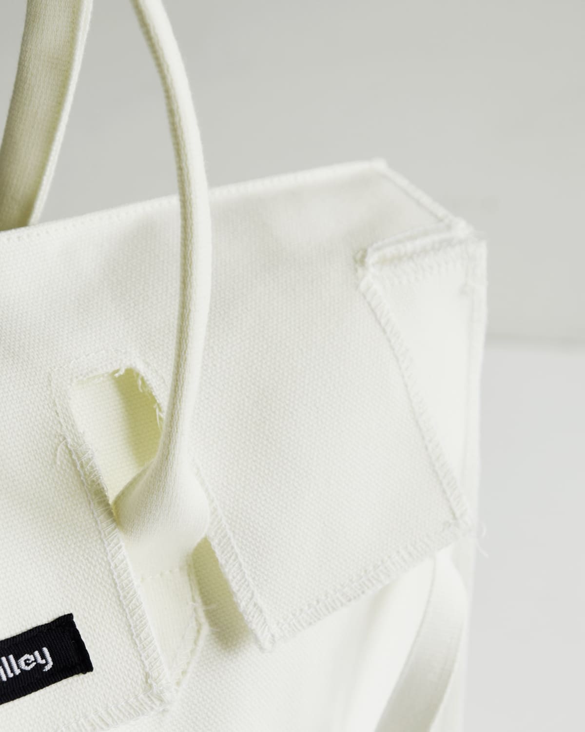 SEA(シー)キャンバスパロディーバッグMサイズ 110106334