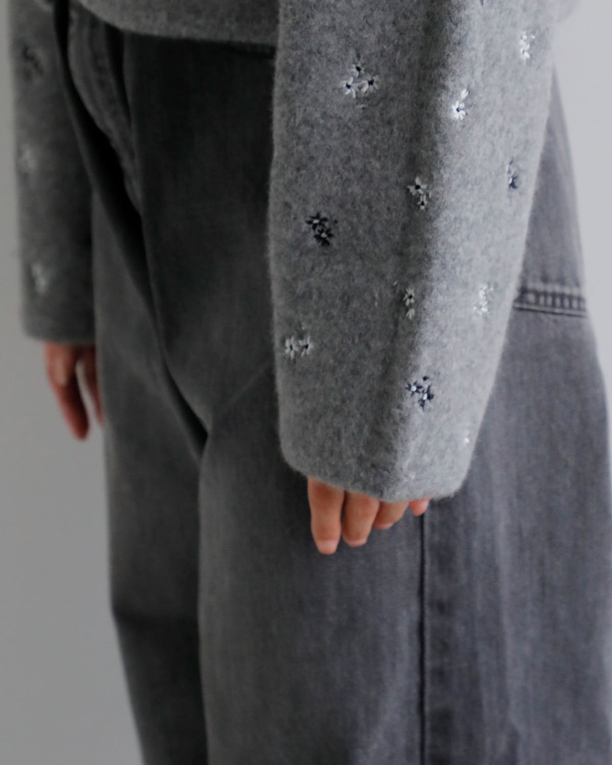 CREDONA(クレドナ)ウールブレンドブークレフラワー刺繍ニットジャケット “FLOWER EMBROIDERY KNIT JACKET” 1425511389-0