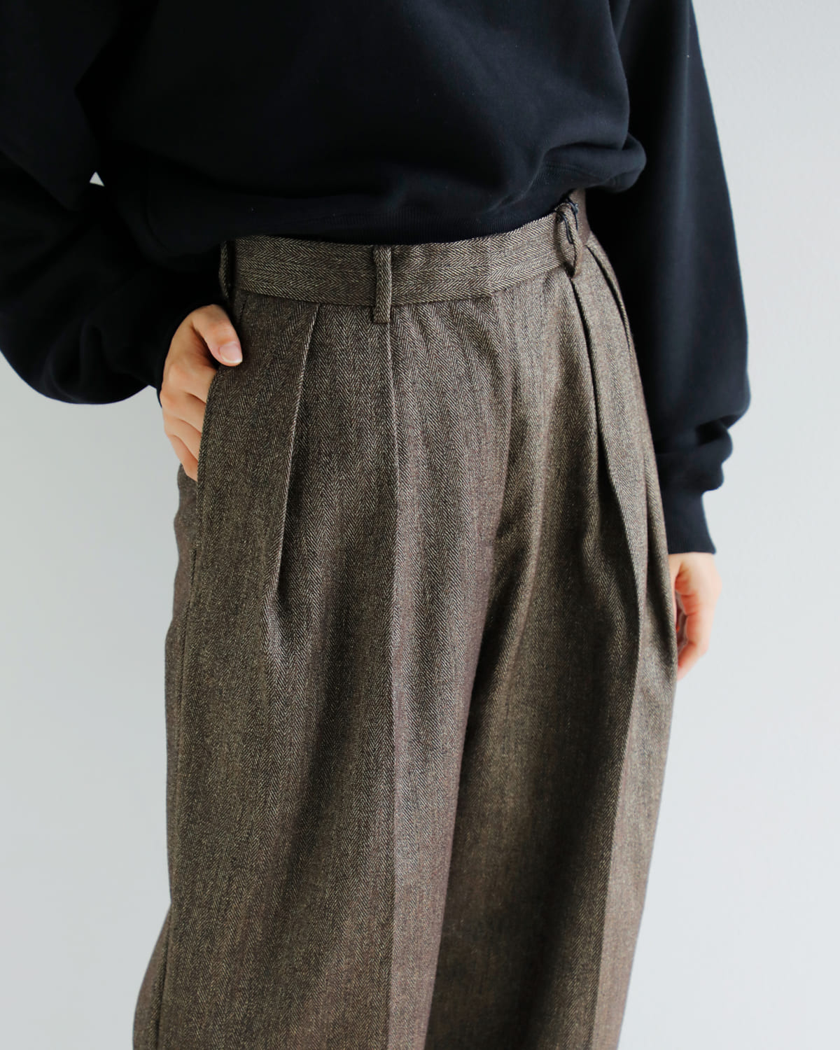 CREDONA(クレドナ)高密度ウールギャバジンツータックスラックスパンツ “THE C ICHIGUN PANTS” 1425520359-0