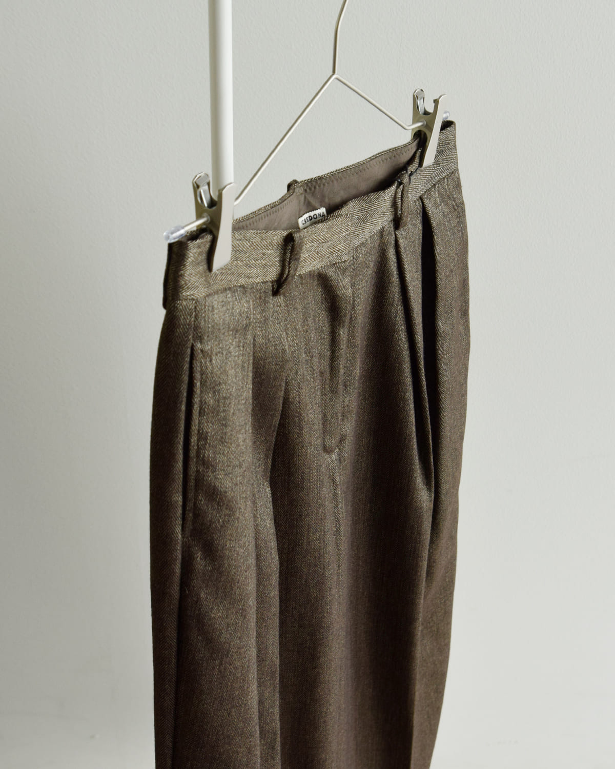 CREDONA(クレドナ)高密度ウールギャバジンツータックスラックスパンツ “THE C ICHIGUN PANTS” 1425520359-0