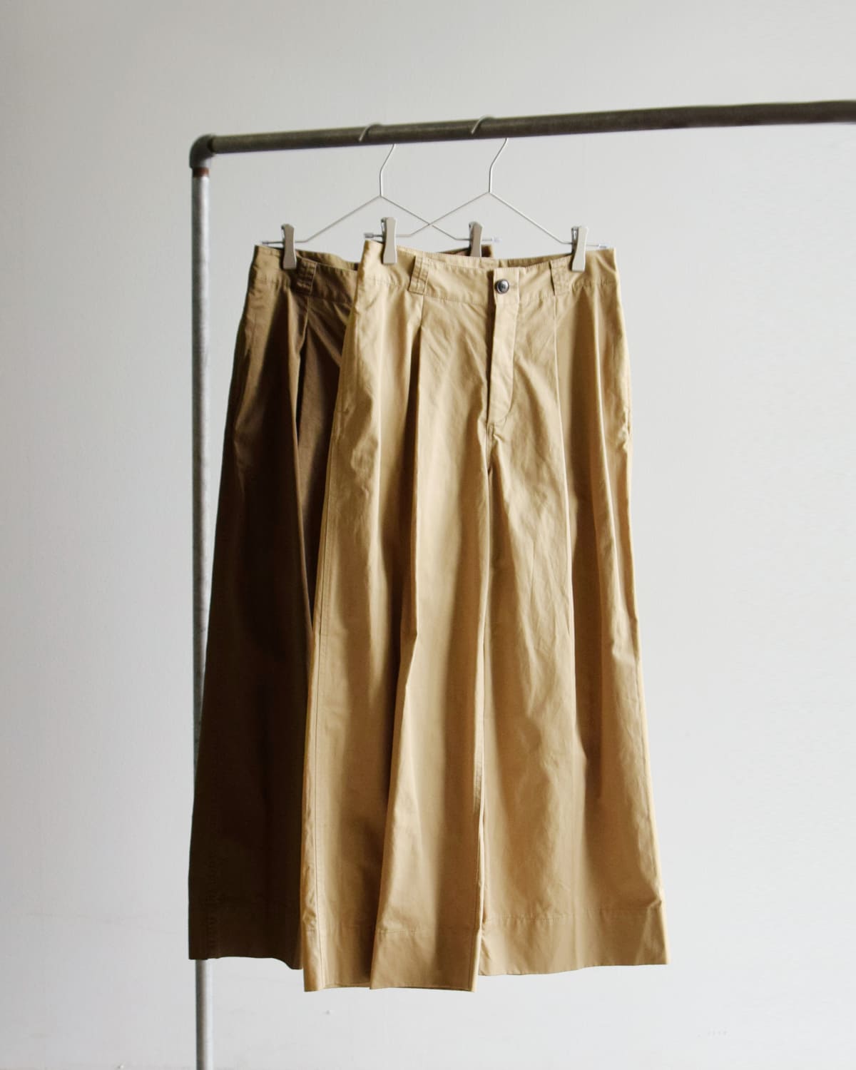 CREDONA(クレドナ)60/2コットンギャバジンワイドチノパンツ “NORMANDY WIDE CHINO” 1425520381-0