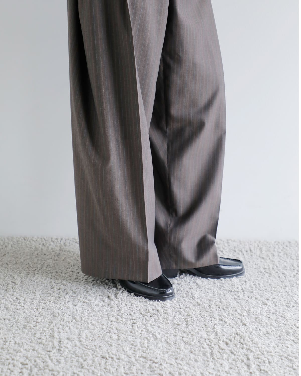 beautiful people(ビューティフルピープル)ウールシルクサイドタックワイドパンツ1545105013 “Sheer stripe suiting side tuck widepants” 1545105013