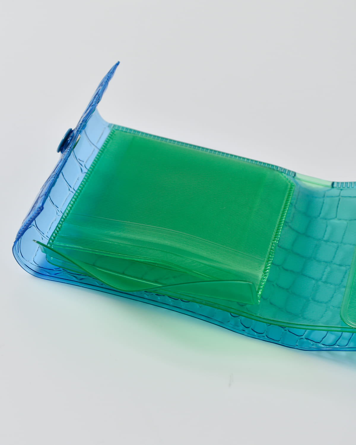 beautiful people(ビューティフルピープル)PVCスケルトンエンボス3つ折りウォレット “nothing to hide vinyl card wallet” 1626512001