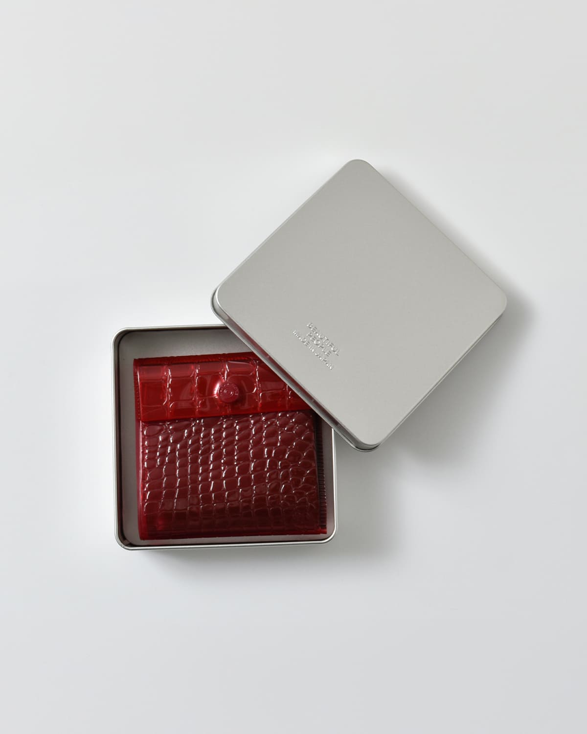 beautiful people(ビューティフルピープル)PVCスケルトンエンボス3つ折りウォレット “nothing to hide vinyl card wallet” 1626512001